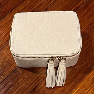 Cuyana light tan/cream leather jewelry case